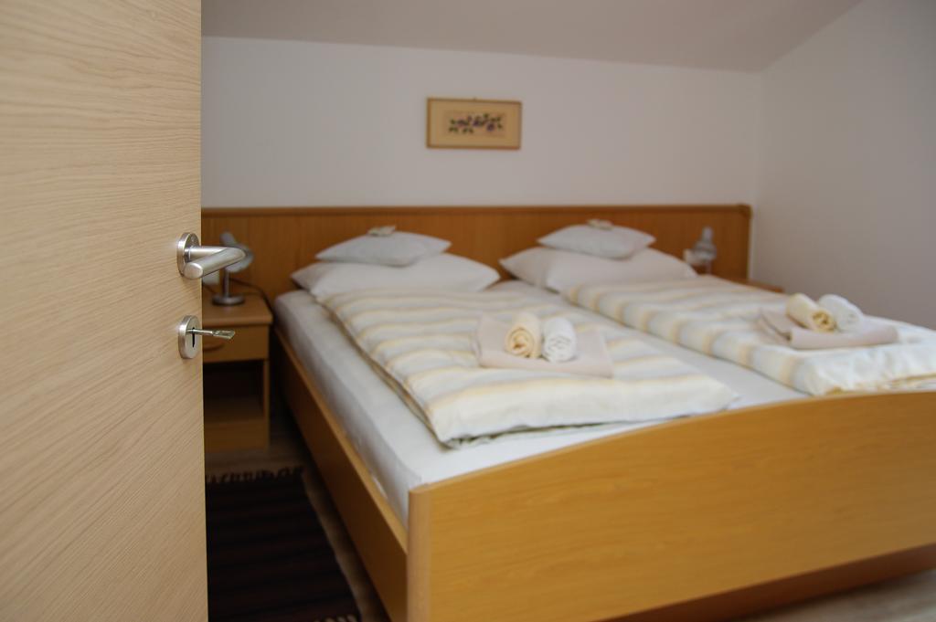 Haus Sonnegg Apartment Marlengo Bagian luar foto